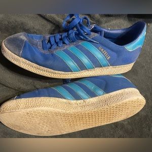 Adidas Gazelle royal blue sneakers (Men’s 9.5/Women’s 11)